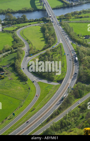 dh PERTH PERTHSHIRE autoroute M90 River Tay Perth échangeur écosse autoroute à double voie du royaume-uni autoroutes du trafic aérien du royaume-uni vue Banque D'Images