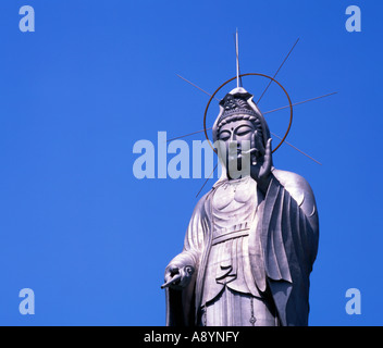 Fukusaiji Temple, Nagasaki. Déesse Kannon chevauchant un Astral Tortue. Le pendule de Foucalt à l'intérieur du bâtiment Banque D'Images