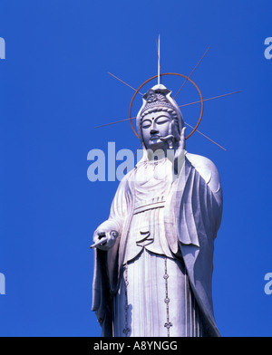 Fukusaiji Temple, Nagasaki. Déesse Kannon chevauchant un Astral Tortue. Le pendule de Foucalt à l'intérieur du bâtiment Banque D'Images