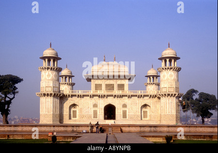 Itimad ud Daulah s tombe souvent appelé le Baby Taj Agra Uttar Pradesh, Inde Banque D'Images