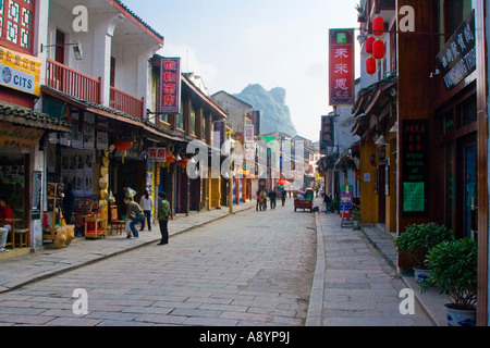 Rue de l'Ouest historique ou Xi Jie, Yangshuo, Guangxi Province, China Banque D'Images