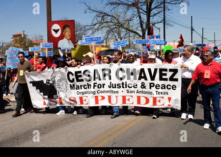 Cesar Chavez Mars San Antonio Banque D'Images