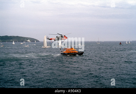 Et de sauvetage de la RNLI Sea King de la Marine royale de sauvetage-Cornwall Falmouth, England Banque D'Images