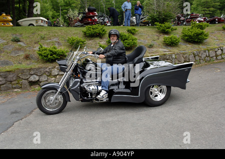 Le lac George, dans l'Americade Bike Rally. Boss Hoss trike fabriqué par Boss Hoss Motos. Banque D'Images
