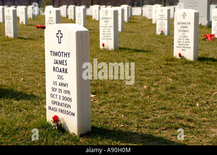 Des pierres tombales sont morts à la guerre de l'Iraq à l'Arlington National Cemetery à Arlington en Virginie Banque D'Images