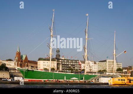 Hamurg musuemsship St Pauli Rickmer Skyline Landungsbruecken Banque D'Images