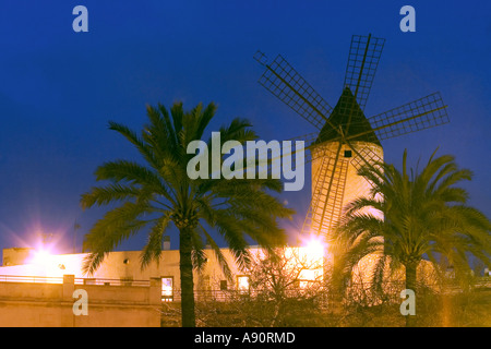 Palma de Majorque moulins à vent de nuit Banque D'Images