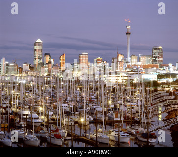 New Zealand Auckland Harbour skyline at Twilight Banque D'Images