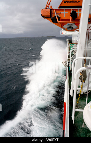 Une mer à bord du navire de croisière Hurtigruten MS Nordlys au sud de la Norvège Vardo Banque D'Images