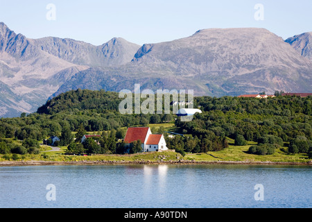 Église Trondenes (le plus au nord de l'église en pierre médiévale en Norvège) à Harstad, Norvège Banque D'Images