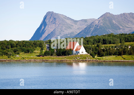 Église Trondenes (le plus au nord de l'église en pierre médiévale en Norvège) à Harstad, Norvège Banque D'Images