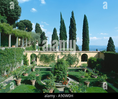 Le jardin de la Villa le Balze, Florence, Toscane, Italie, aujourd'hui propriété de l'Université de Georgetown. Les jardins ont été conçus par Cecil Pinsent en 1911 Banque D'Images