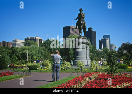 Le Massachusetts Boston touristes Photographie George Washington Monument Boston Common sur les toits de la ville en arrière-plan Banque D'Images