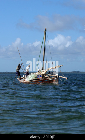 Retour des pêcheurs locaux Banque D'Images