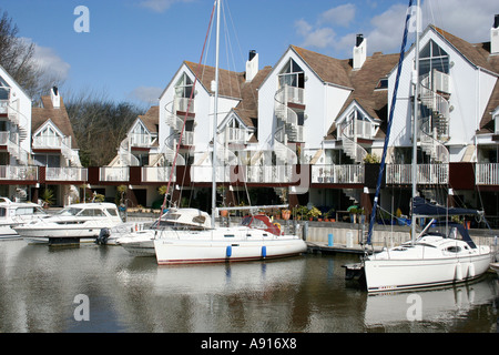 Quayside Apartments & Location Moorings à Christchurch, Dorset, UK. L'Europe Banque D'Images