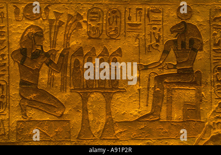 Reliefs à l'intérieur Grand Temple Abou Simbel Egypte Banque D'Images