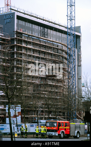 Accidents d'échafaudage sur le chantier de construction au nouveau Jurys Inn Hotel dans le centre de Milton Keynes mardi 11 avril 2006 Banque D'Images