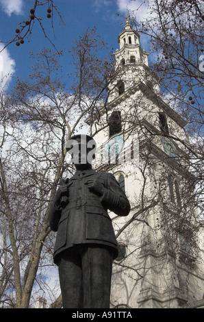 Statue de l'Air Chief Marshal Lord Dowding Chasse Royal Air Force 1936 1940 London England Banque D'Images