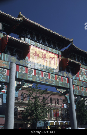 Canada, Colombie-Britannique, Vancouver Chinatown, archway et centre culturel Banque D'Images