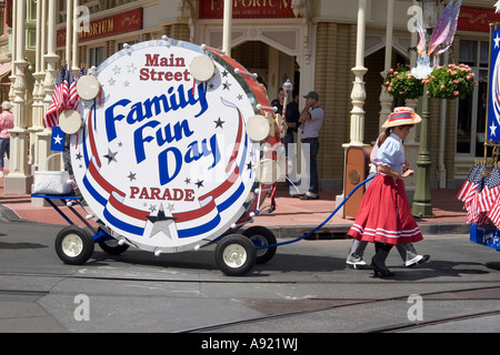 Main Street Family Fun Day Parade. Walt Disney's Magic Kingdom, Orlando, Florida, United States Banque D'Images