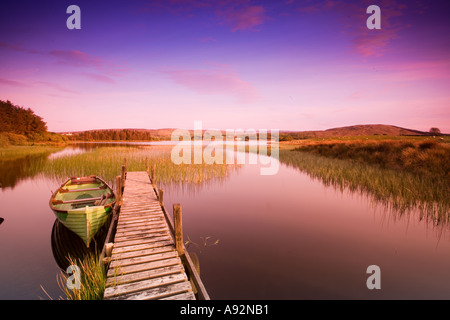 Bateau à rames sur petit Lough nr Westport Mayo Irlande Banque D'Images