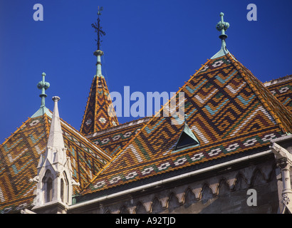 Toit de tuiles de l'église église Matyas Budapest Buda Hongrie Banque D'Images