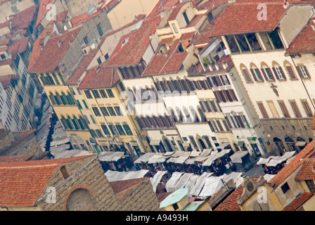 Vue aérienne de angulaire horizontale des toits en terre cuite et de la rue sur la Via del Canto de'Nelli dans le centre de Florence Banque D'Images