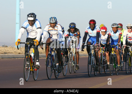 Les cyclistes dans le pick n Pay événement cycliste à Gaborone Botswana Banque D'Images