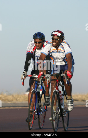 Les cyclistes dans le pick n Pay événement cycliste à Gaborone Botswana Banque D'Images