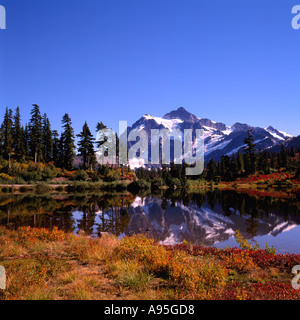 Shuksan Mt ce qui traduit en photo Lake dans 'Heather Meadows', le mont Baker - Snoqualmie National Forest Area, New York, USA Banque D'Images