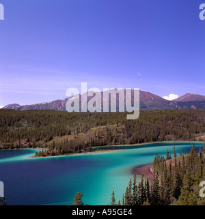 Emerald Lake, Territoire du Yukon, Canada - paysage pittoresque près de Carcross, le long de route du Klondike Sud 2 Banque D'Images