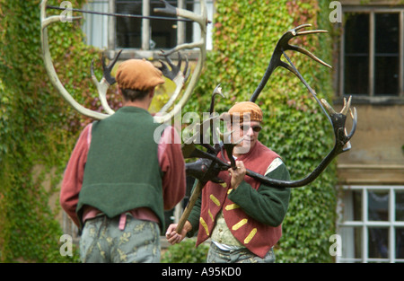 Abbots Bromley Horn Dance effectué par les hommes le cerf à Blithfield Hall Staffordshire Banque D'Images