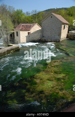 Moulin à eau en haut de chutes de Skradinski Buk, parc national de Krka, Croatie Banque D'Images