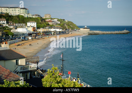 Plage et l'esplanade à Ventnor, île de Wight Banque D'Images