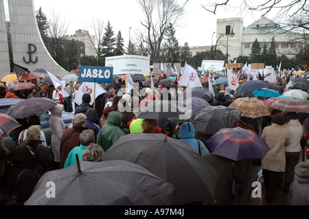 Les enseignants manifestation à Varsovie en face du bâtiment du parlement, contre Ministre polonais de l'éducation Roman Giertych Banque D'Images