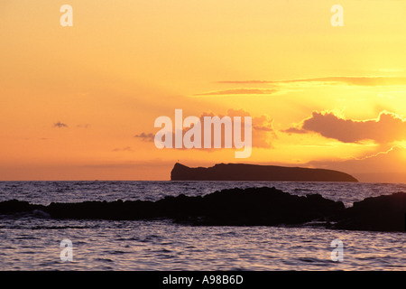 Hawaii, Maui, Coucher de soleil sur Molokini Banque D'Images