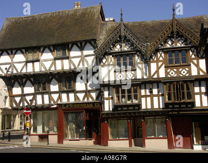 Les bâtiments de style Tudor dans Broad Street, Ludlow, Shropshire, England, UK, Royaume-Uni, Grande-Bretagne, Europe Juillet 2007 Banque D'Images