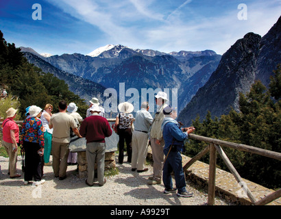 Les touristes à gorge de Samaria Montagnes Blanches de Crète, Grèce Banque D'Images