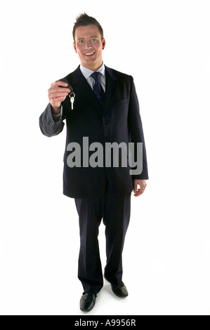 Businessman holding out un jeu de clés Banque D'Images
