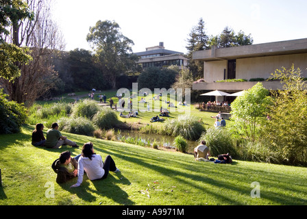 Jardins de la Fondation Calouste Gulbenkian pour l'art à Lisbonne Portugal Banque D'Images