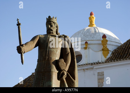 Le roi Alphonse III devant le musée archéologique Musée, Faro Portugal Banque D'Images