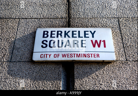 Plaque de rue pour Berkeley Square, Londres Mayfair maçonnerie texturée Banque D'Images