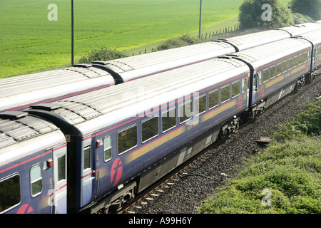 First Great Western Trains de voyageurs à grande vitesse passant à la vitesse Banque D'Images