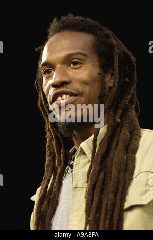 Benjamin Obadiah Iqbal Zephaniah est un écrivain et poète Rastafari dub au Hay Festival 2002 Hay-on-Wye Powys Pays de Galles UK Banque D'Images