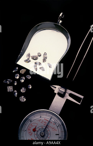 Les grands diamants JEWELERS TOOLS SUR UN FOND NOIR Banque D'Images