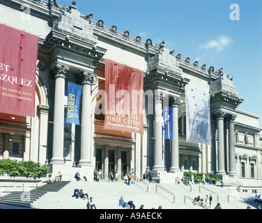 Entrée principale ÉTAPES METROPOLITAN MUSEUM OF ART (©Richard Morris Hunt 1874), Cinquième avenue MANHATTAN NEW YORK USA Banque D'Images