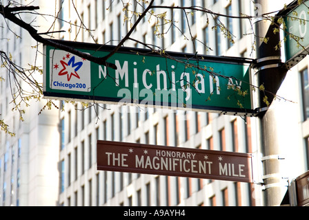 Michigan Avenue Chicago Street Sign / le Magnificent Mile (magasins de détail haut de gamme le long de Michigan Avenue.) Banque D'Images