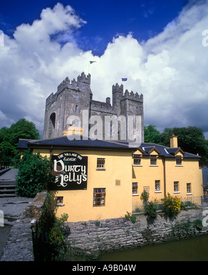 PUB DURTY NELLYS Bunratty Castle dans le comté de Clare Irlande Banque D'Images