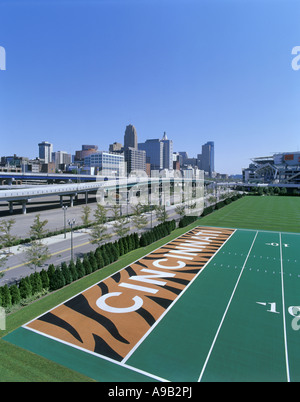 (©SIGNE GÉANT Cincinnati Bengals de CINCINNATI 1997) PRATIQUE TERRAIN DE FOOTBALL À L'EXTÉRIEUR STADE PAUL BROWN CINCINNATI OHIO USA Banque D'Images