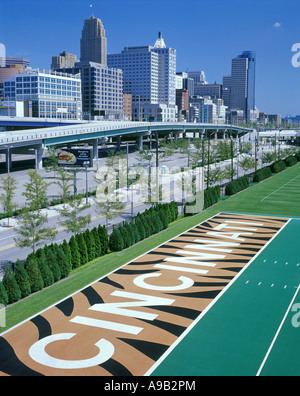 (©SIGNE GÉANT Cincinnati Bengals de CINCINNATI 1997) PRATIQUE TERRAIN DE FOOTBALL À L'EXTÉRIEUR STADE PAUL BROWN CINCINNATI OHIO USA Banque D'Images